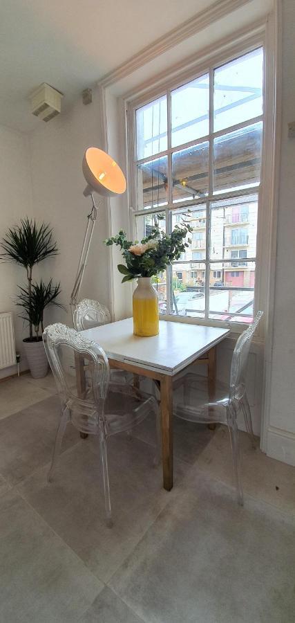 Elegant 5 Bed 4 Bath 'Vogue House' Parisian Style Home Μάργκεϊτ Εξωτερικό φωτογραφία