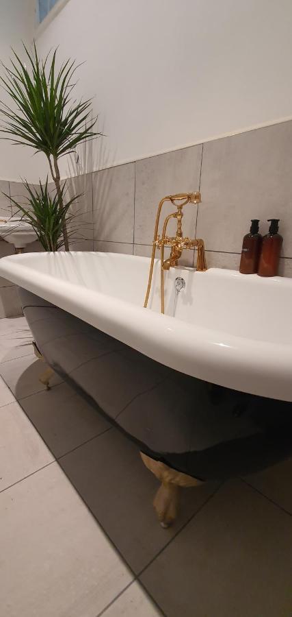 Elegant 5 Bed 4 Bath 'Vogue House' Parisian Style Home Μάργκεϊτ Εξωτερικό φωτογραφία